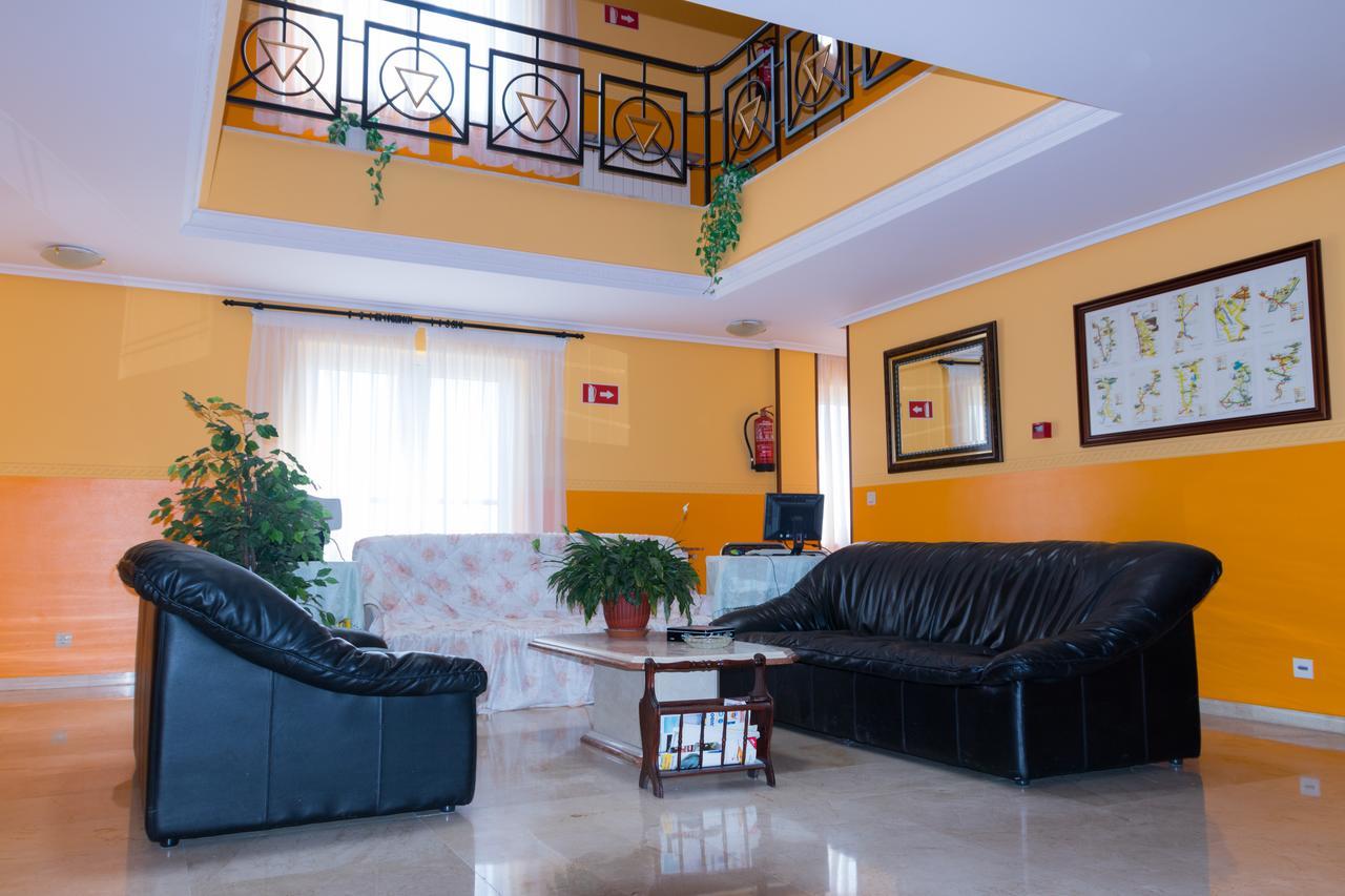 Hotel Avenida III فيلادانغوس ديل بارامو المظهر الخارجي الصورة