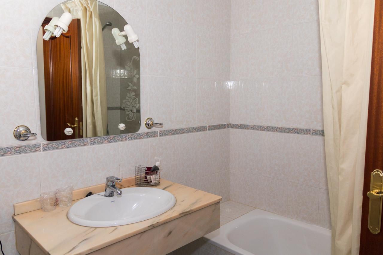 Hotel Avenida III فيلادانغوس ديل بارامو المظهر الخارجي الصورة